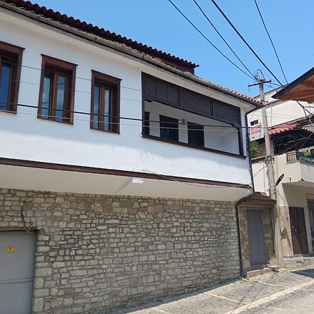 Bujtina Valgent Bed and Breakfast Μπεράτ Εξωτερικό φωτογραφία
