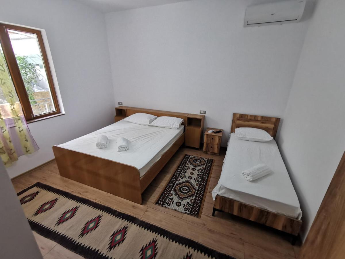 Bujtina Valgent Bed and Breakfast Μπεράτ Εξωτερικό φωτογραφία